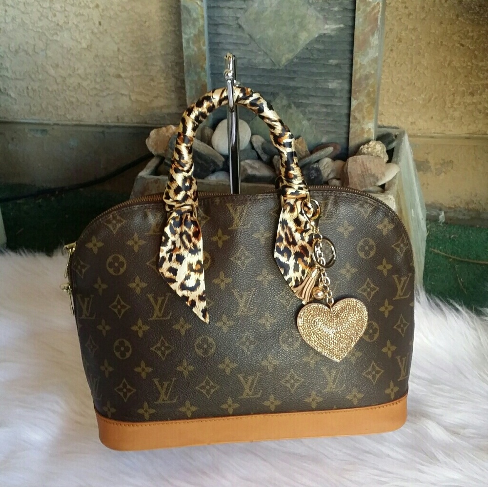๐๐นBUNDLE ๐DEAL,๐น๐ 2 LVs BAGS, 1 CHANEL BAG - Picture 3 of 4